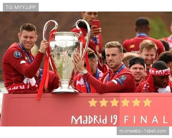 商业动态：阿迪达斯与皇马就延长赞助合同进行谈判，金额有望再创新高